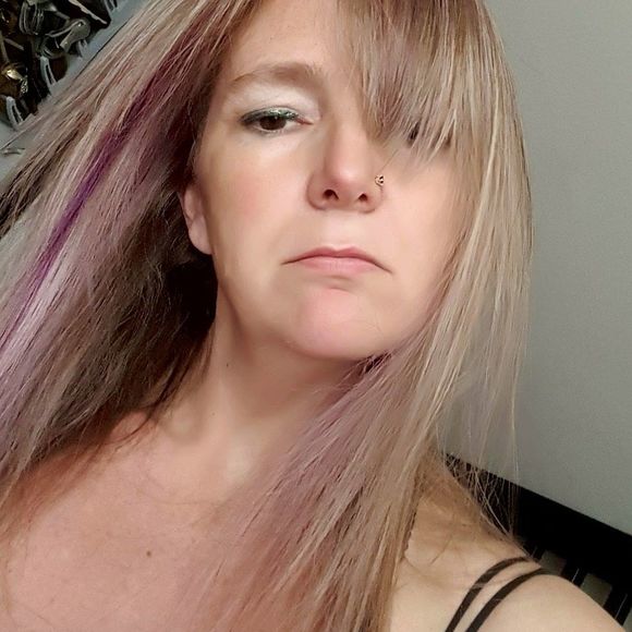 Meet your Posher, Stephanie - Picture 1 of 1